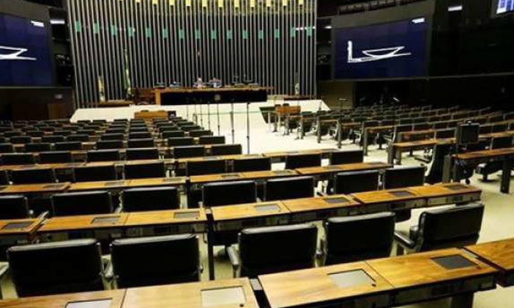Entidades propõem reservar 50% das vagas parlamentares a mulheres