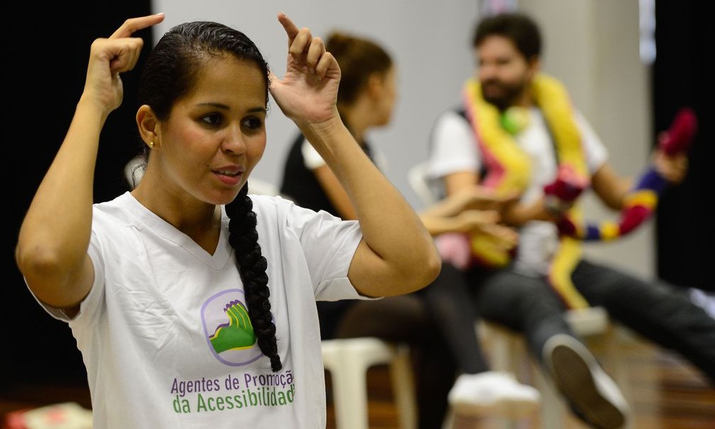 Libras: professores da rede estadual de São Paulo poderão fazer curso