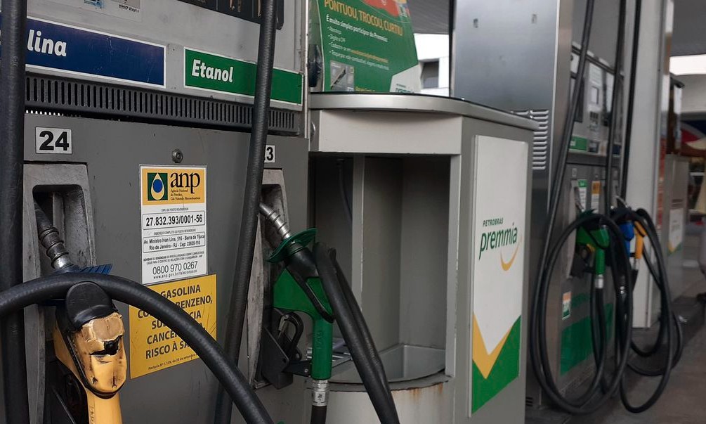 Petrobras reduz preços de gasolina e diesel a partir desta terça-feira (27)