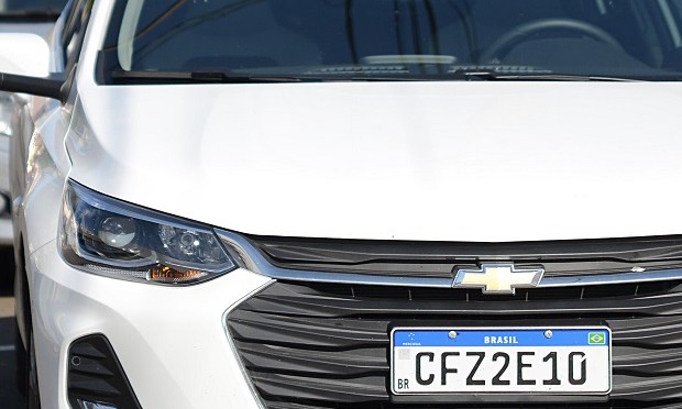 Placa Mercosul é até 52% mais cara que o sugerido pelo Detran