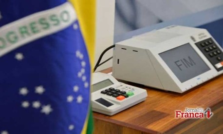 Eleitores devem pagar multa por divulgação de pesquisa irregular