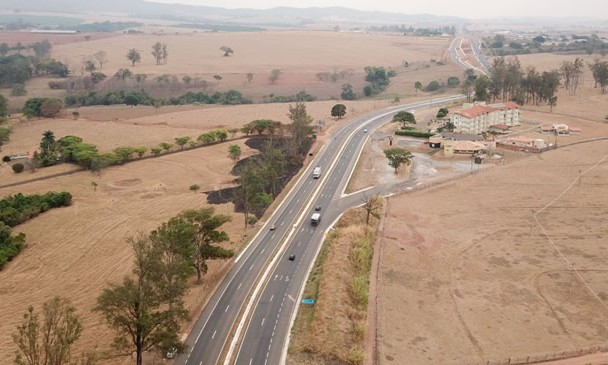 Obras de duplicação da MG-050 em Passos são entregues por Zema