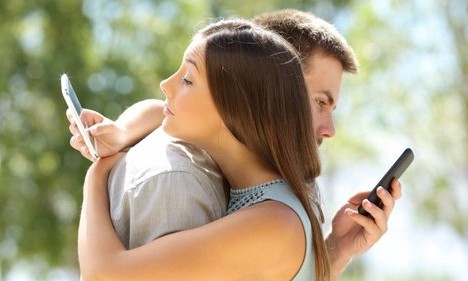 Seu parceiro é fiel? Jovem "aluga" Instagram para você fazer o teste! Entenda