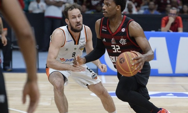 Bauru Basket anuncia a contratação do ala americano Zach Graham