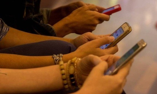 Coronavírus sobrevive até 28 dias em celulares e cartões