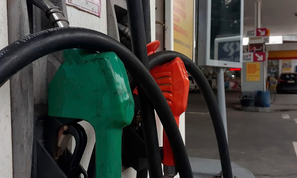 Petrobras anuncia reajuste de 4% no preço da gasolina