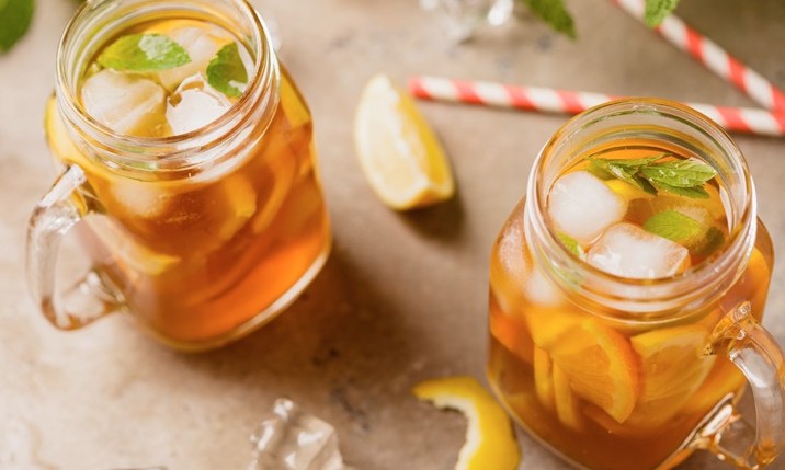 Quer emagrecer e se refrescar? Aposte no chá gelado e adeus quilos extras!