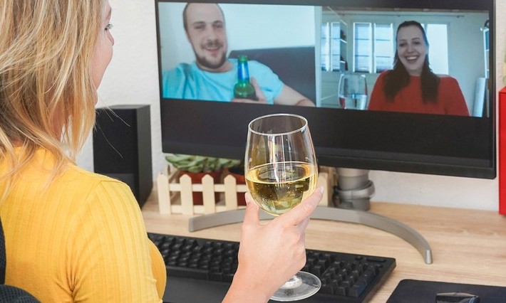 Mulheres estão bebendo mais que homens na quarentena