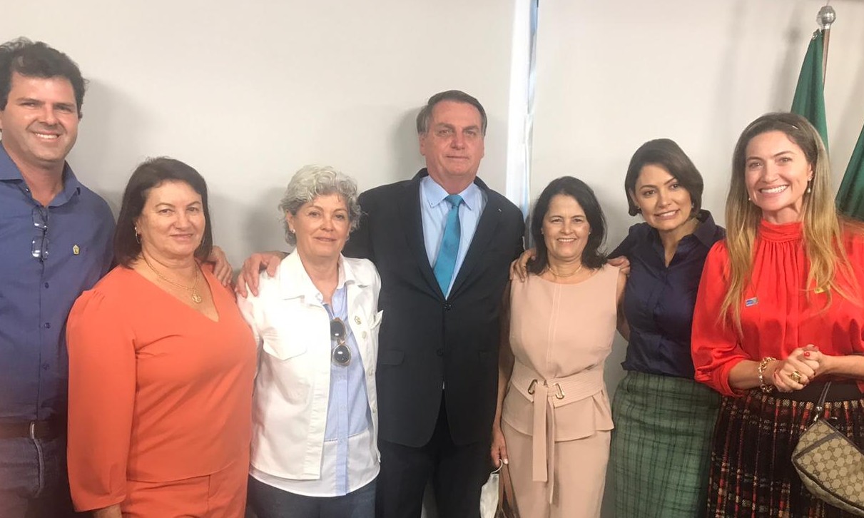 Prefeita de Delfinópolis se encontra com Bolsonaro e reivindica asfalto e ponte