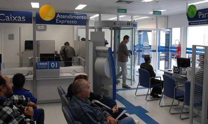 Bancos funcionam até as 11h nesta quinta