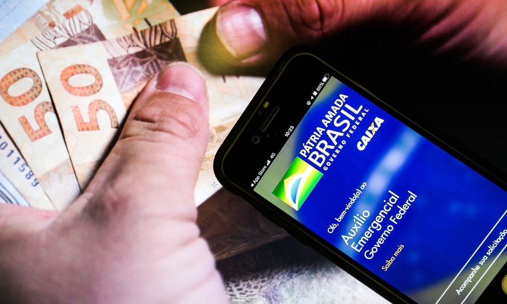 Auxílio emergencial termina em meio à 2ª onda de covid e sem data de vacinação