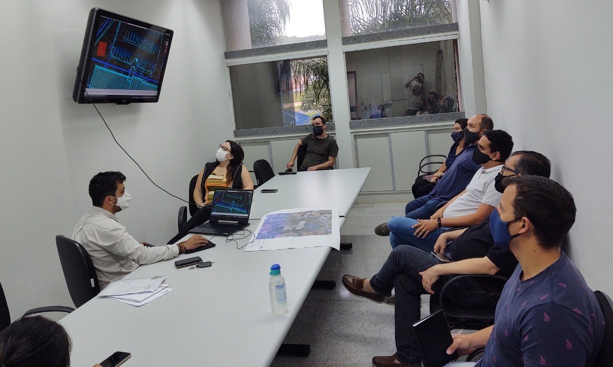 Empresa que reformará prédio da Câmara inicia trabalho com reunião