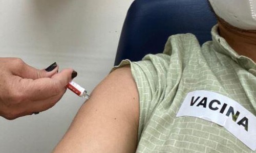 Entenda por que os testes de eficácia de vacinas podem dar resultados diferentes