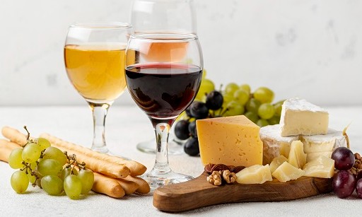 Comer queijo e beber vinho tinto reduz risco de Alzheimer