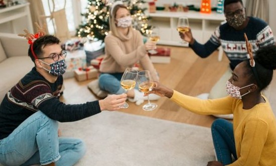 Encontrou a família no Natal e agora tem sintomas de Covid? Isole-se e avise-os