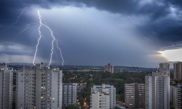 Primeira semana do verão brasileiro será de temporais em toda região Sudeste