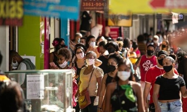 Veja o que abre e o que fecha na fase vermelha durante feriados em SP