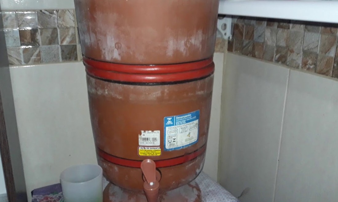 Filtro de barro mofa? Aprenda a limpar a camada branca formada na cerâmica