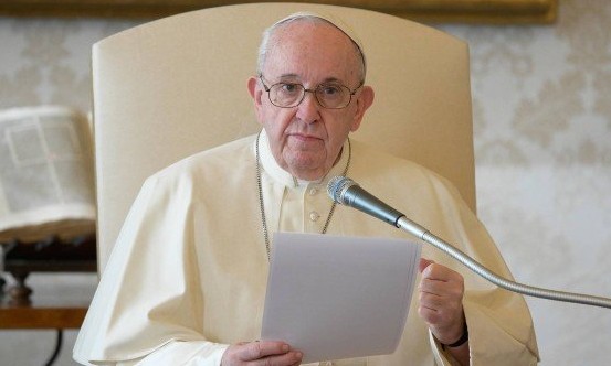 Papa Francisco defende que países compartilhem vacinas contra covid-19