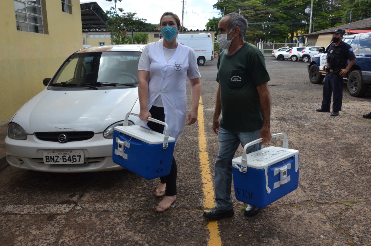 Mais um lote de vacinas contra Covid-19 chegou em Franca