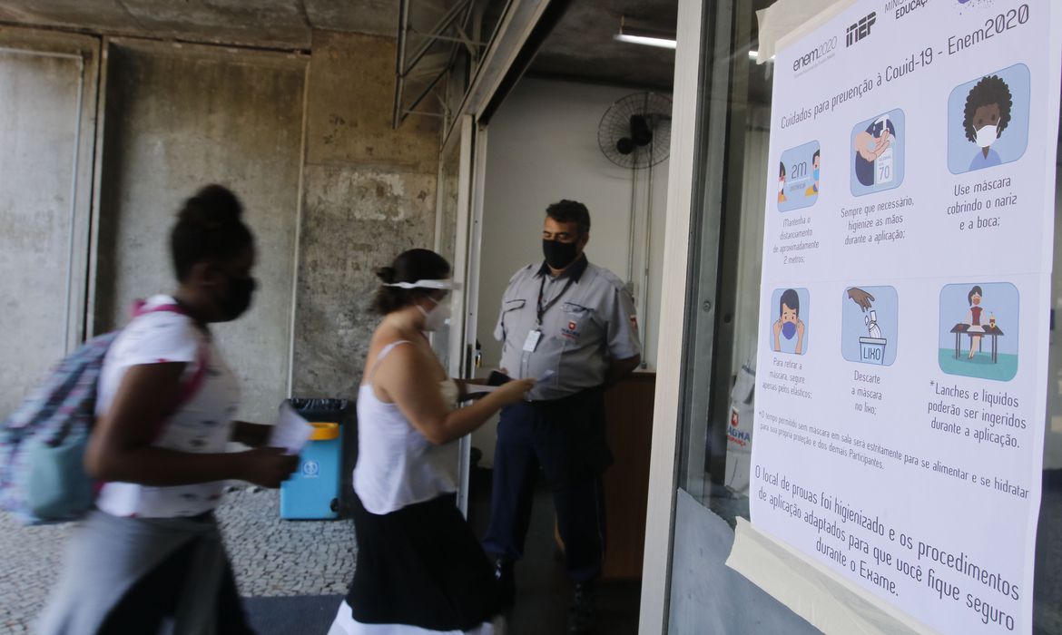 Segundo dia de provas do Enem teve número de abstenção ainda maior