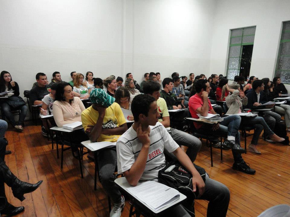 Prova de avaliação do programa Cursinhos Populares será realizada nesta terça-feira, 23