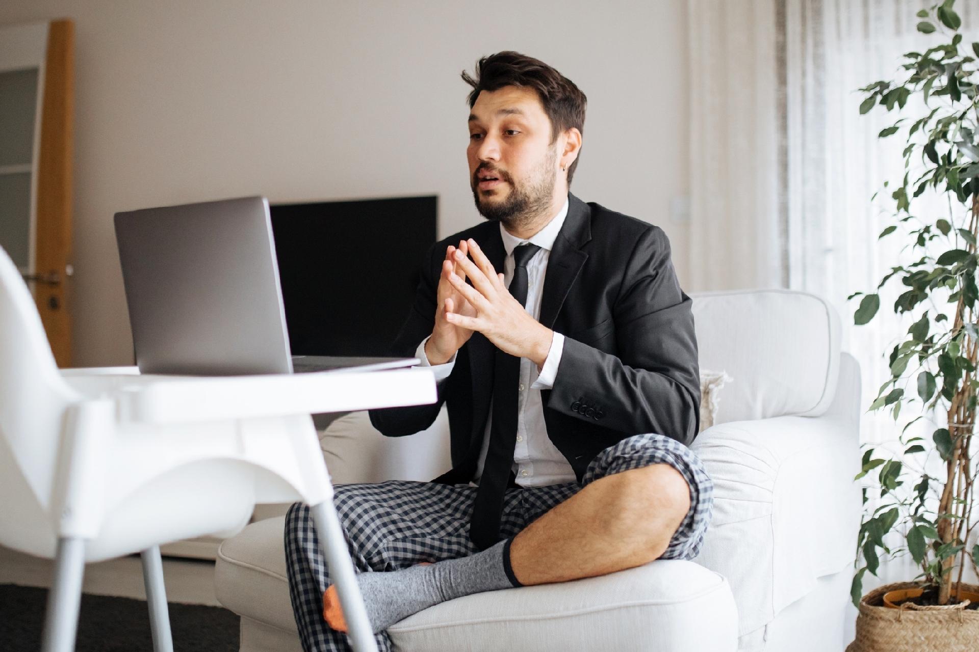 Home office de pijamas pode prejudicar a saúde mental