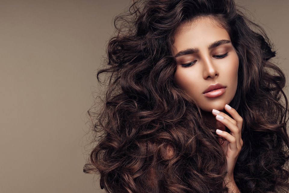 Usado para combater a queda de cabelo, minoxidil também tem efeitos colaterais