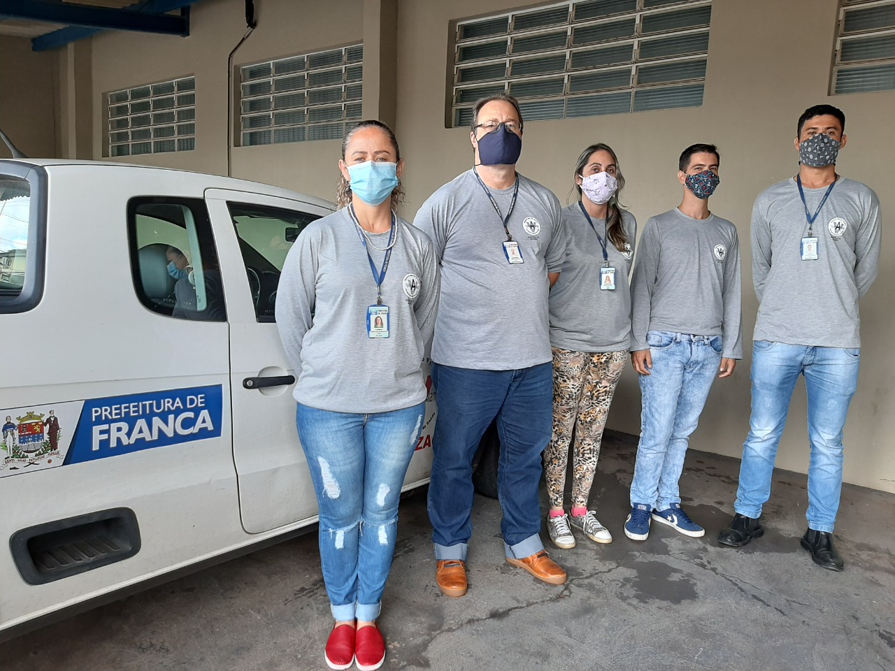 Agentes de vetores em Franca com novo uniforme
