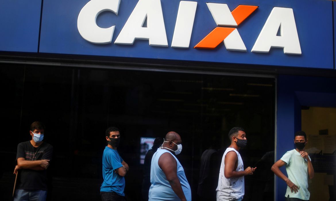 funcionários da caixa anunciam greve